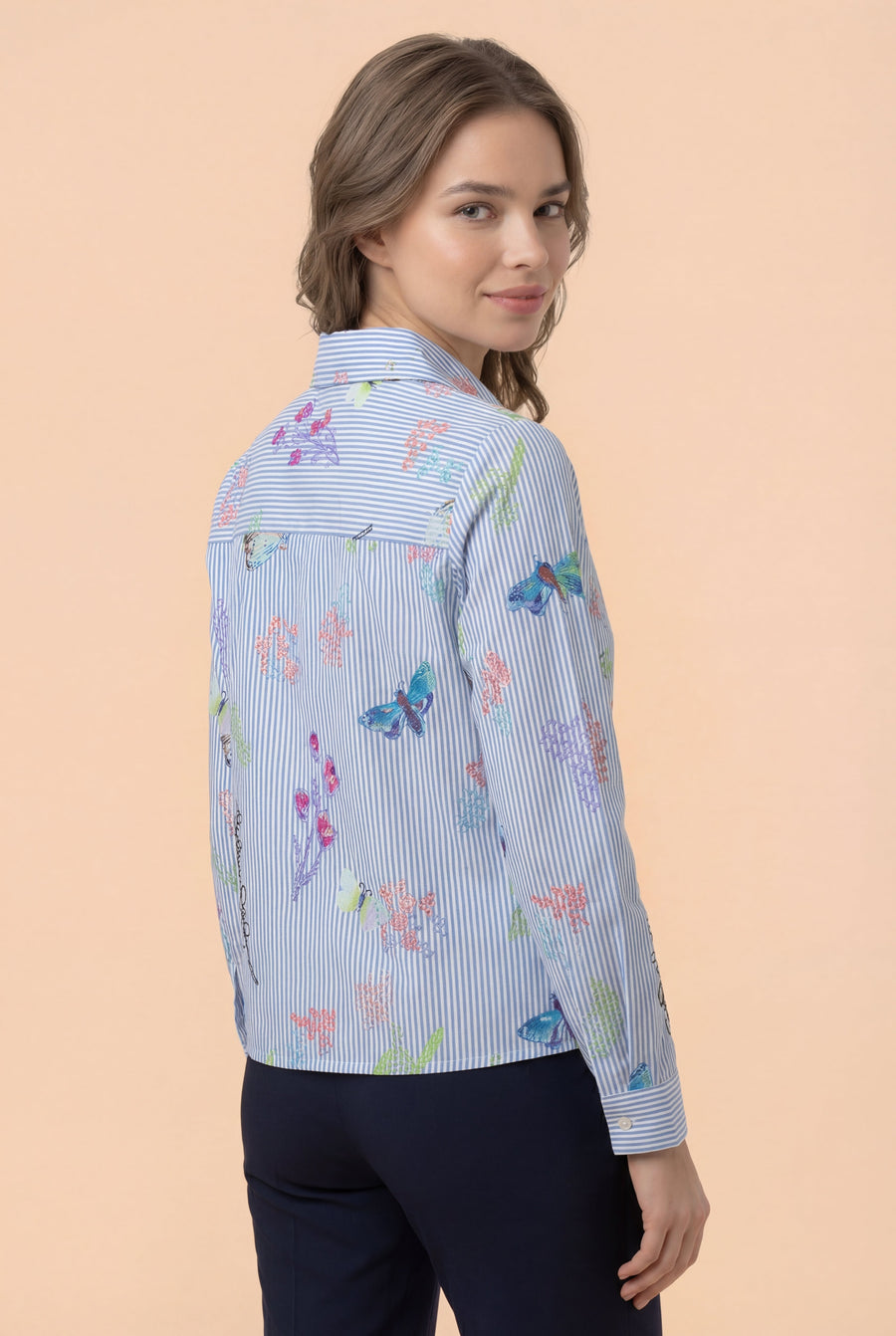 T2610 BUTTERFLY BUTTON-DOWN TOP
